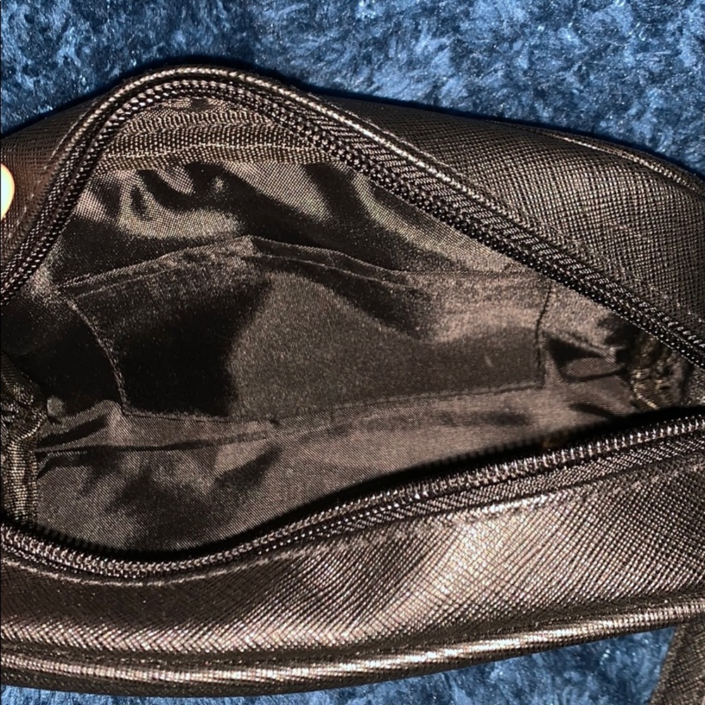Michael Kors wristlet - Picture 2 of 3